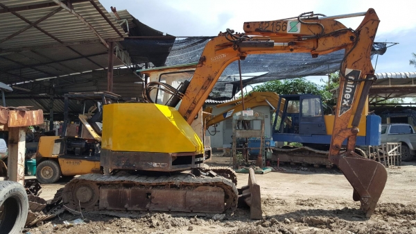 ขายรถขุดMITSUBISHI - MXR-55 เครื่องยนต์มิตซูบิชิ K4M ขนาด 4 สูบ คอนโทรลลูกหมาก ปั๊มเฟือง 3 ตอน มีใบมีด หลังคา แทรคเหล็ก รถเดิมๆเก่านอก มีเอกสาร