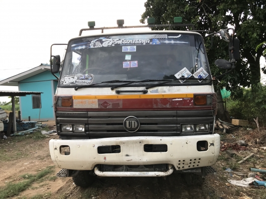 ขายหัวเก๋งUD430พร้อมขาหน้า หลัง มีชุดยกหัวไฮดรอลิก ภายในครบ ราคา27000ต่อรองได้ 0988500292