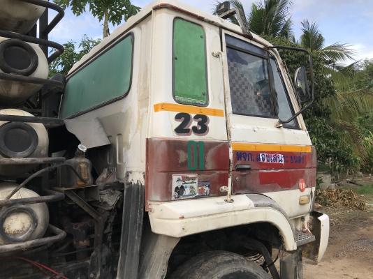 ขายหัวเก๋งUD430พร้อมขาหน้า หลัง มีชุดยกหัวไฮดรอลิก ภายในครบ ราคา27000ต่อรองได้ 0988500292