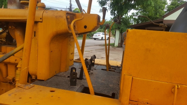 ขายรถแทรกเตอร์ CAT D6C สภาพพร้อมไช้ตีนไก่เอกสารทะบียน ขายรถแทรกเตอร์ CAT D6C สภาพพร้อมไช้ตีนไก่เอกสารทะบียน