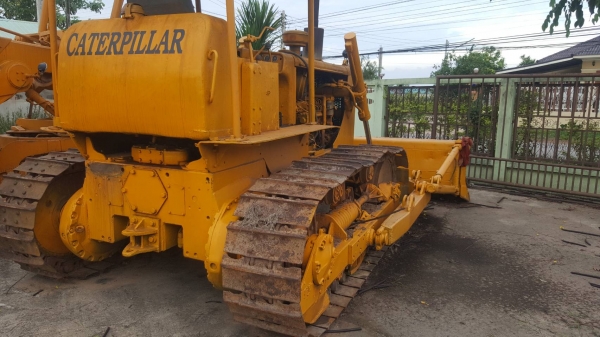 ขายรถแทรกเตอร์ CAT D6C สภาพพร้อมไช้ตีนไก่เอกสารทะบียน ขายรถแทรกเตอร์ CAT D6C สภาพพร้อมไช้ตีนไก่เอกสารทะบียน