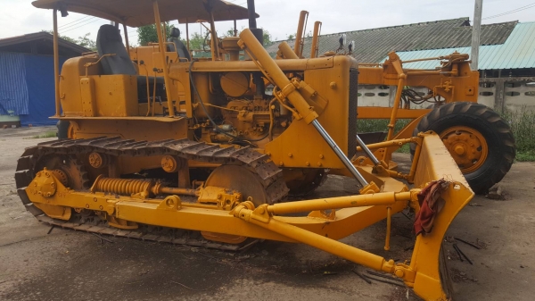 ขายรถแทรกเตอร์ CAT D6C สภาพพร้อมไช้ตีนไก่เอกสารทะบียน ขายรถแทรกเตอร์ CAT D6C สภาพพร้อมไช้ตีนไก่เอกสารทะบียน