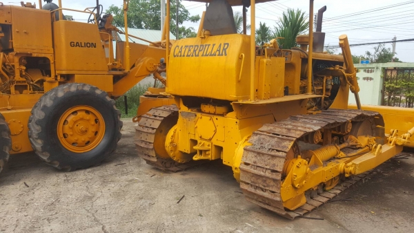 ขายรถแทรกเตอร์ CAT D6C สภาพพร้อมไช้ตีนไก่เอกสารทะบียน ขายรถแทรกเตอร์ CAT D6C สภาพพร้อมไช้ตีนไก่เอกสารทะบียน