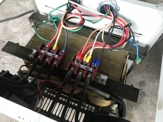 ขายหม้อแปลงไฟฟ้า 15KVA ไฟเข้า 380V 3สาย ไฟออก 200V 3สาม  ใช้คุมเครื่องจักรญี่ปุ่น สภาพสวยมาก พร้อมใช้งาน