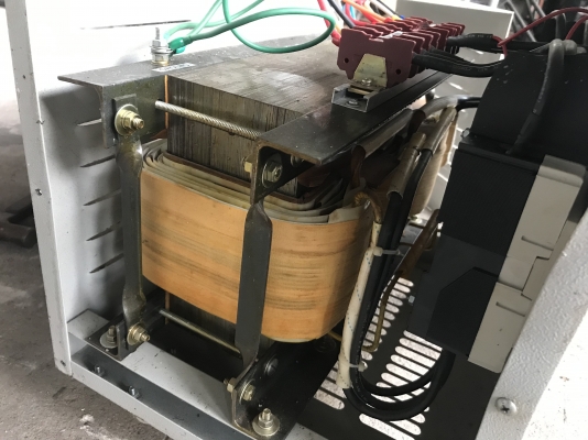 ขายหม้อแปลงไฟฟ้า 15KVA ไฟเข้า 380V 3สาย ไฟออก 200V 3สาม  ใช้คุมเครื่องจักรญี่ปุ่น สภาพสวยมาก พร้อมใช้งาน