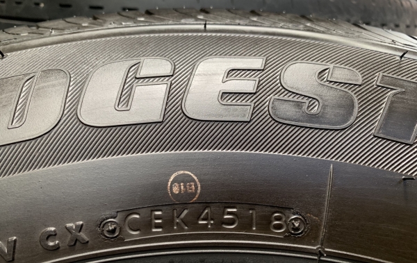 ยางป้ายแดง 215-70-16 Bridgestone ปลายปี 18 ดอกเต็ม ตุ่มชัด ยางป้ายแดง 215-70-16 Bridgestone ปลายปี 18 ดอกเต็ม ตุ่มชัด