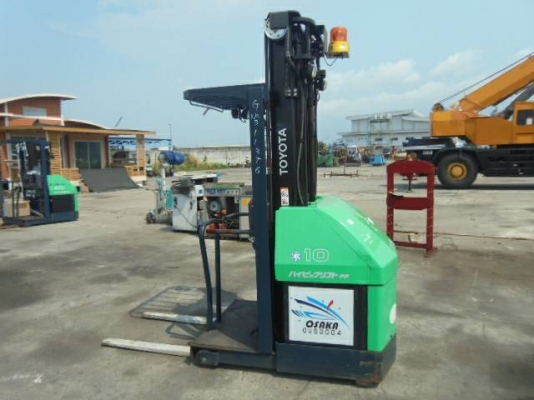 Order picker โตโยต้ารุ่น 7 น้ำหนักยก 1 ตัน เสาสูง 4 เมตร รถนอกนำเข้า