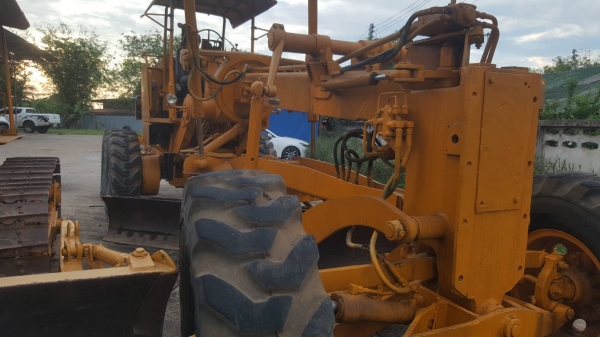 ขายรถเกรด KOMATSU GD600R ขายรถเกรด KOMATSU GD600R