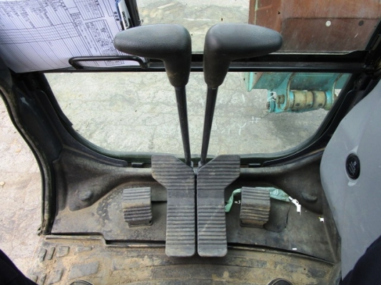 ขายรถขุดนำเข้าจากประเทศญี่ปุ่น kobelco sk135yy06 แทรกกว้าง70cm สนใจติดต่อสอบถาม 0923309229 อีด