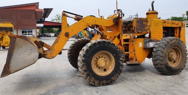 JH63 KOMATSU (รถนอก นำเข้า ขายถูก) ขาย 265,000บาทขับ4ล้อ เอวอ่อน รถนอกนำเข้าขนาดใหญ่ตัก2.5คิว ยกสูง3.5เมตร รถเพื่งนำเข้ายังไม่เคยใช้ในไทย เครื่องดีเซล6สูบดีปั้มแรงสถาพสวยเดิมๆจากญี่ปุ่น  ใช้ดีจริงๆเอกสารอินวอยติดต่อ☎ 081-989-1989 หรั่งครับ