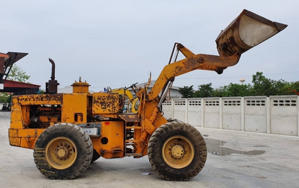 JH63 KOMATSU (รถนอก นำเข้า ขายถูก) ขาย 265,000บาทขับ4ล้อ เอวอ่อน รถนอกนำเข้าขนาดใหญ่ตัก2.5คิว ยกสูง3.5เมตร รถเพื่งนำเข้ายังไม่เคยใช้ในไทย เครื่องดีเซล6สูบดีปั้มแรงสถาพสวยเดิมๆจากญี่ปุ่น  ใช้ดีจริงๆเอกสารอินวอยติดต่อ☎ 081-989-1989 หรั่งครับ