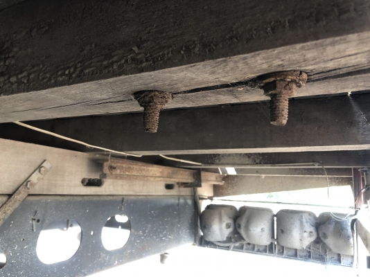 ขายคับ กระบะไม้คาโก้ 6ล้อ ยาว6.10