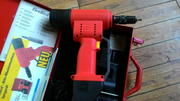 เครื่องยิงรีเวทนัทไร้สาย GESIPA FireBird (Made in Germany)