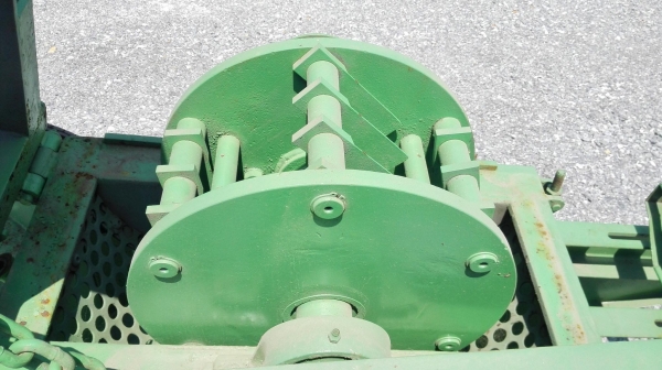 เครื่องสับย่อยไม้(ชิพไม้) ใช้กับมอเตอร์ 10-15 HP แบบโมบายเคลื่อนที่ลากจูงได้ เครื่องประกอบใหม่ 100\%