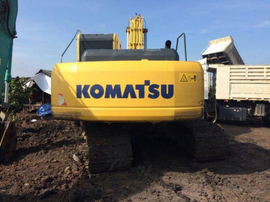 ขายแบคโฮKOMATSU PC200-8MO ไมล์10,800ชม.เอกสารเล่มทะเบียนราคา 1,550,000