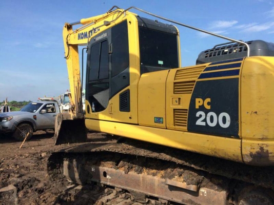 ขายแบคโฮ KOMATSU PC200-8MO ไมล์10,800ชม.เอกสารเล่มทะเบียนราคา 1,550,000