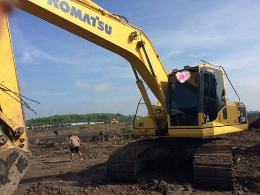 ขายแบคโฮ KOMATSU PC200-8MO ไมล์10,800ชม.เอกสารเล่มทะเบียนราคา 1,550,000