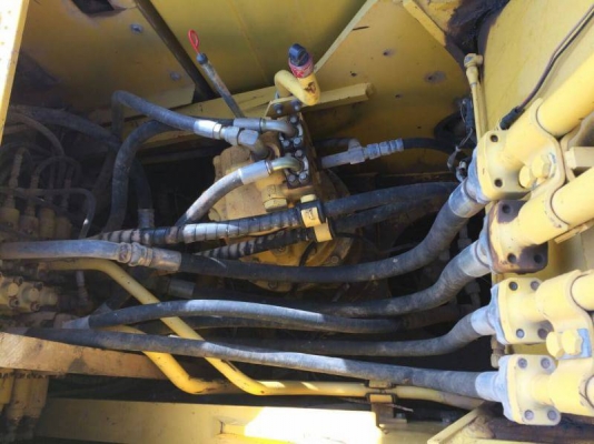 ขายแบคโฮ KOMATSU PC200-8MO ไมล์10,800ชม.เอกสารเล่มทะเบียนราคา 1,550,000