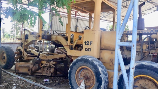 CATERPILLAR 12F รถเกรดเดอร์ อุปกรณ์ครบใช้งานปกติดีครับ เครื่องยนต์เดิมๆปั๊มเดิมๆ ระบบไฮดรอลิกส์ใช้งานได้ดี เอกสารสัญญาซื้อขาย ราคาต่อรองได้ครับ CATERPILLAR 12F รถเกรดเดอร์ อุปกรณ์ครบใช้งานปกติดีครับ เครื่องยนต์เดิมๆปั๊มเดิมๆ ระบบไฮดรอลิกส์ใช้งานได้ดี เอกสารสัญญาซื้อขาย ราคาต่อรองได้ครับ