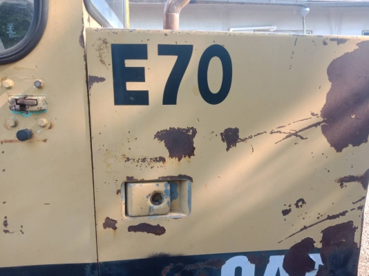 ฝากขาย แบคโฮ CAT E70 เอวมีขยับ ช่วงล่างต้องเก็บงาน ราคาต่อรองได้