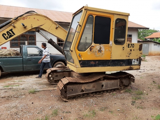 ฝากขาย แบคโฮ CAT E70 เอวมีขยับ ช่วงล่างต้องเก็บงาน ราคาต่อรองได้