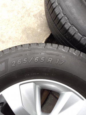 ล้อรีโว่17+มิชลิน265/65/17ปี16 ล้อสวยไร้ริ้วลอย ดอกยางใช้ได้อีกนาน ชุด4วง5900บ.โทร0879050181.ส่งได้