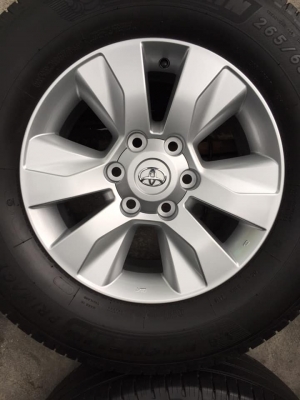 ล้อรีโว่17+มิชลิน265/65/17ปี16 ล้อสวยไร้ริ้วลอย ดอกยางใช้ได้อีกนาน ชุด4วง5900บ.โทร0879050181.ส่งได้