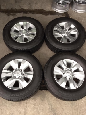 ล้อรีโว่17+มิชลิน265/65/17ปี16 ล้อสวยไร้ริ้วลอย ดอกยางใช้ได้อีกนาน ชุด4วง5900บ.โทร0879050181.ส่งได้