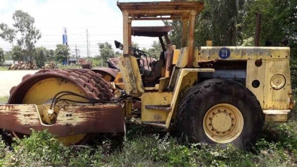 ขายเหมา 2 คัน 695,000 รถบด 2 เพลา  คันที่ 1 DYNAPAC CA25  II(ครบพร้อมใช้)  2 เพลา เล่มทะเบียน    คันที่ 2 BOMAG 212D -2 (ขาด ปั้มไฮโดรลิกท้ายเครื่อง +ไดชาร์จ +ไดสตาร์ท ) เอกสารเล่มทะเบียน