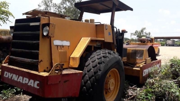 ขายเหมา 2 คัน 695,000 รถบด 2 เพลา  คันที่ 1 DYNAPAC CA25  II(ครบพร้อมใช้)  2 เพลา เล่มทะเบียน    คันที่ 2 BOMAG 212D -2 (ขาด ปั้มไฮโดรลิกท้ายเครื่อง +ไดชาร์จ +ไดสตาร์ท ) เอกสารเล่มทะเบียน