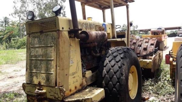 ขายเหมา 2 คัน 695,000 รถบด 2 เพลา  คันที่ 1 DYNAPAC CA25  II(ครบพร้อมใช้)  2 เพลา เล่มทะเบียน    คันที่ 2 BOMAG 212D -2 (ขาด ปั้มไฮโดรลิกท้ายเครื่อง +ไดชาร์จ +ไดสตาร์ท ) เอกสารเล่มทะเบียน