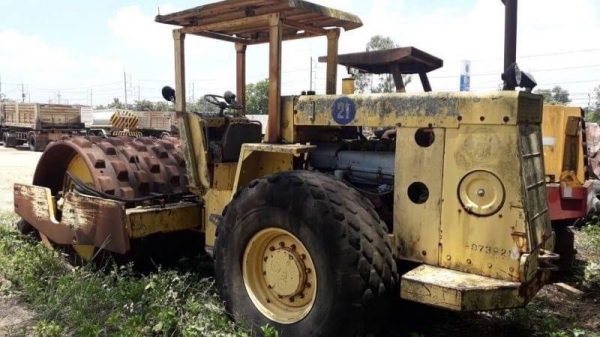 ขายเหมา 2 คัน 695,000 รถบด 2 เพลา  คันที่ 1 DYNAPAC CA25  II(ครบพร้อมใช้)  2 เพลา เล่มทะเบียน    คันที่ 2 BOMAG 212D -2 (ขาด ปั้มไฮโดรลิกท้ายเครื่อง +ไดชาร์จ +ไดสตาร์ท ) เอกสารเล่มทะเบียน