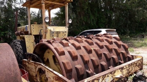 ขายเหมา 2 คัน 695,000 รถบด 2 เพลา  คันที่ 1 DYNAPAC CA25  II(ครบพร้อมใช้)  2 เพลา เล่มทะเบียน    คันที่ 2 BOMAG 212D -2 (ขาด ปั้มไฮโดรลิกท้ายเครื่อง +ไดชาร์จ +ไดสตาร์ท ) เอกสารเล่มทะเบียน