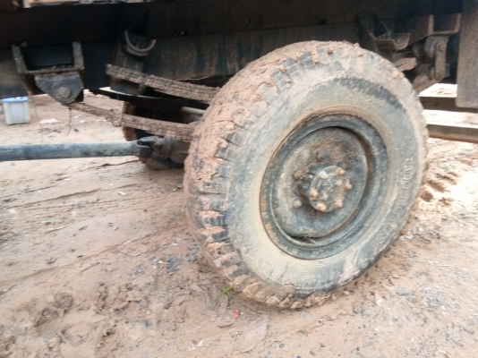 ขายรถอีแต๋นไม่มีเครื่องเกียร์ใหญ่เพลาลอยคัชซีหน้า5แหนบ2ชั้นตามสถาพสนใจ064-1019335/080-7346335คับ