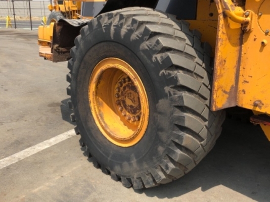 ขายรถตักล้อยาง ยี่ห้อ TCM รุ่น L26