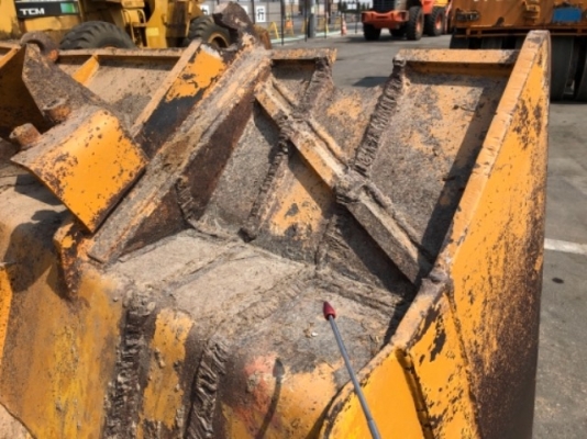 ขายรถตักล้อยาง ยี่ห้อ TCM รุ่น L26