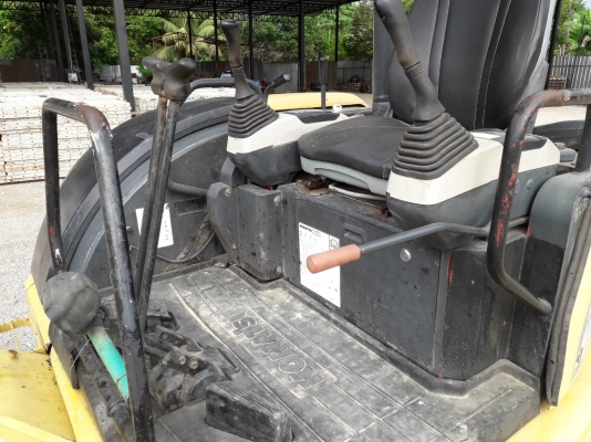ขายแบคโฮ KOMATSU PC40MR-2 เอวขยับนิดนึงอย่างอื่นใช้งานได้ปกติราคา 490,000