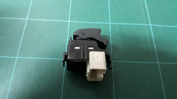 สวิทช์กดกระจกประตูหน้าซ้าย TOYOTA AE100 สวิทช์กดกระจกประตูหน้าซ้าย TOYOTA AE100