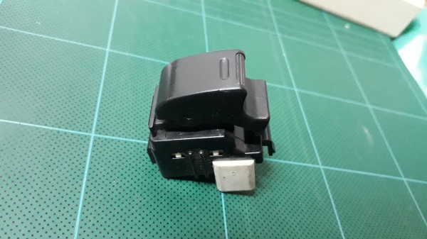 สวิทช์กดกระจกประตูหน้าซ้าย TOYOTA AE100 สวิทช์กดกระจกประตูหน้าซ้าย TOYOTA AE100