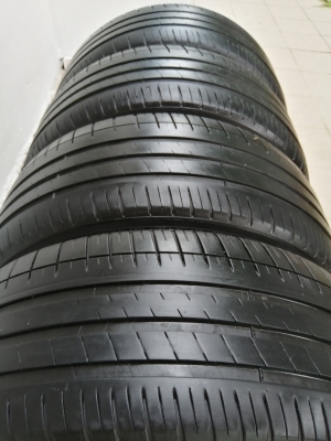 ยาง​ Michelin​ 235​ 45​ 18​ ปี17 ดอก​เต็ม​ ใช้​ยาว​ ราคา​ไม่​แพง​