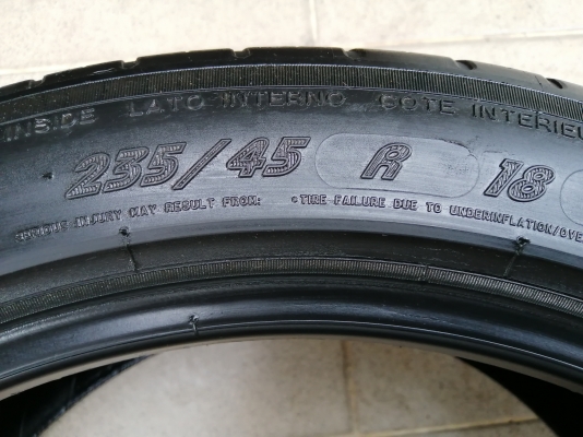 ยาง​ Michelin​ 235​ 45​ 18​ ปี17 ดอก​เต็ม​ ใช้​ยาว​ ราคา​ไม่​แพง​