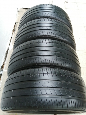 ยาง​ Michelin​ 235​ 45​ 18​ ปี17 ดอก​เต็ม​ ใช้​ยาว​ ราคา​ไม่​แพง​