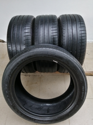 ยาง​ Michelin​ 235​ 45​ 18​ ปี17 ดอก​เต็ม​ ใช้​ยาว​ ราคา​ไม่​แพง​
