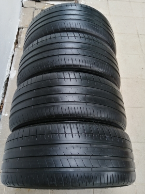 ยาง​ Michelin​ 235​ 45​ 18​ ปี17 ดอก​เต็ม​ ใช้​ยาว​ ราคา​ไม่​แพง​