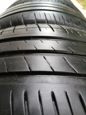 ยาง​ Michelin​ 235​ 45​ 18​ ปี17 ดอก​เต็ม​ ใช้​ยาว​ ราคา​ไม่​แพง​