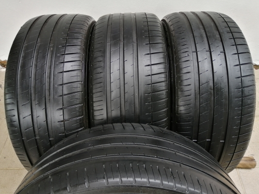 ยาง​ Michelin​ 235​ 45​ 18​ ปี17 ดอก​เต็ม​ ใช้​ยาว​ ราคา​ไม่​แพง​