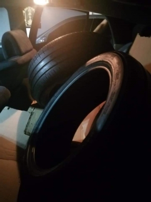 ยาง​ Michelin​ 235​ 45​ 18​ ปี17 ดอก​เต็ม​ ใช้​ยาว​ ราคา​ไม่​แพง​