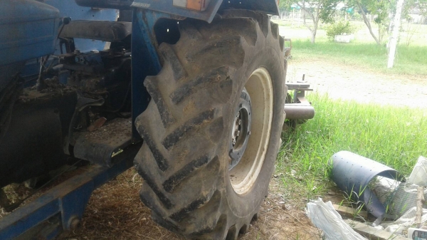 รถไถฟอร์ด 6610 เต็มตัว เสื้อลาย สภาพเดิมๆ มีเล่มทะเบียนถูกต้อง รถไถฟอร์ด 6610 เต็มตัว เสื้อลาย สภาพเดิมๆ มีเล่มทะเบียนถูกต้อง