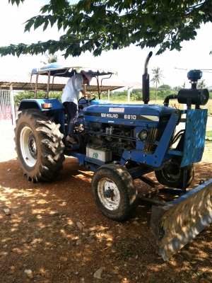 รถไถฟอร์ด 6610 เต็มตัว เสื้อลาย สภาพเดิมๆ มีเล่มทะเบียนถูกต้อง