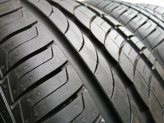 ยาง​น้องๆป้ายแดง​ PIRELLI​ 205 55 16​ กลางปี18 ดอกเต็ม​ เนื้อนิ่มๆ ไม่มีปะ ใช้ยาว ราคาไม่​แพง​